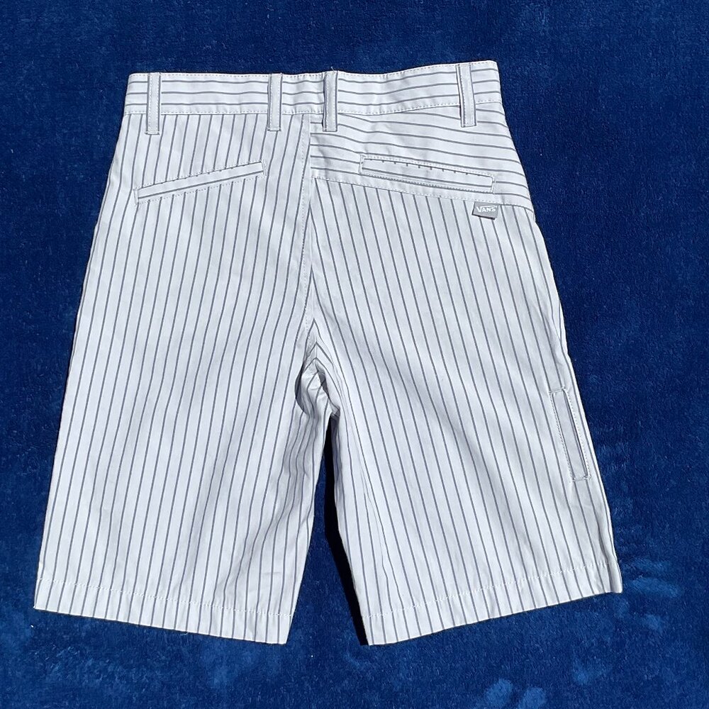 Van's Slashback Skater Shorts Striped Grey on Darker Grey Like New Boys Size 12 - Picture 3 of 7